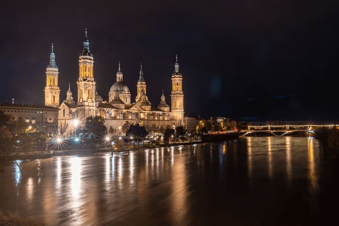 Basílica del Pilar en Zaragoza: Elige la mejor zona para comprar tu vivienda en Zaragoza con esta guía 2025.